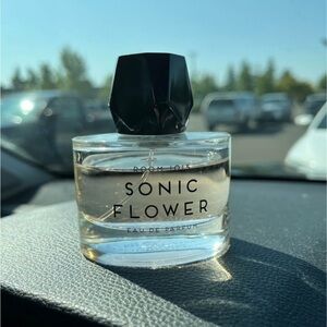 Room 1015 Sonic Flower